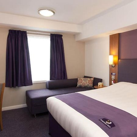 Premier Inn Derry / Londonderry Exteriör bild
