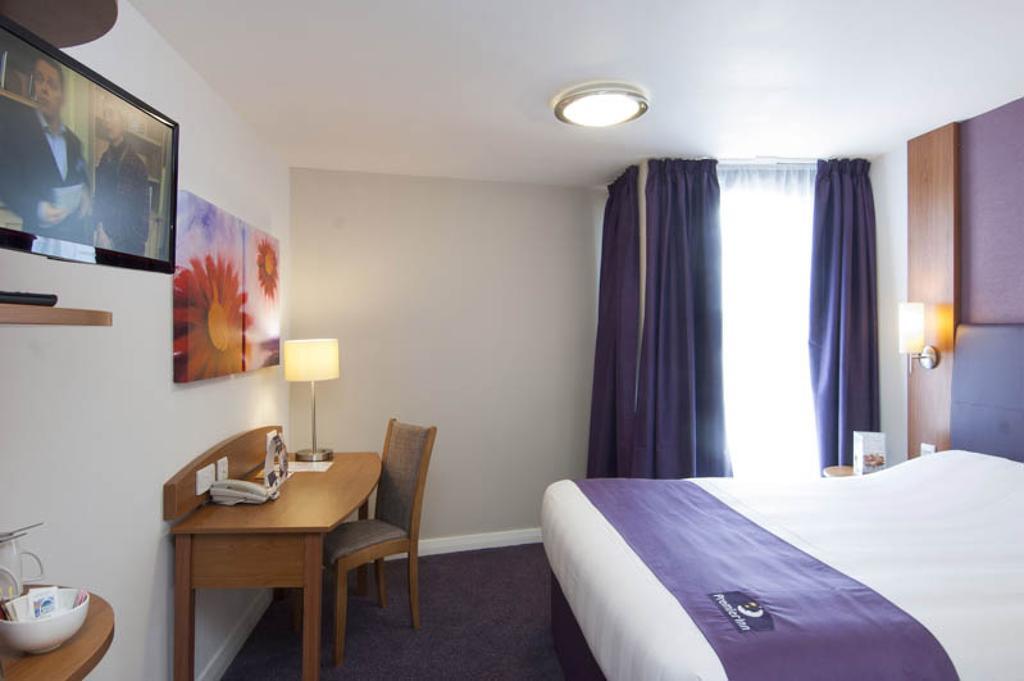 Premier Inn Derry / Londonderry Rum bild