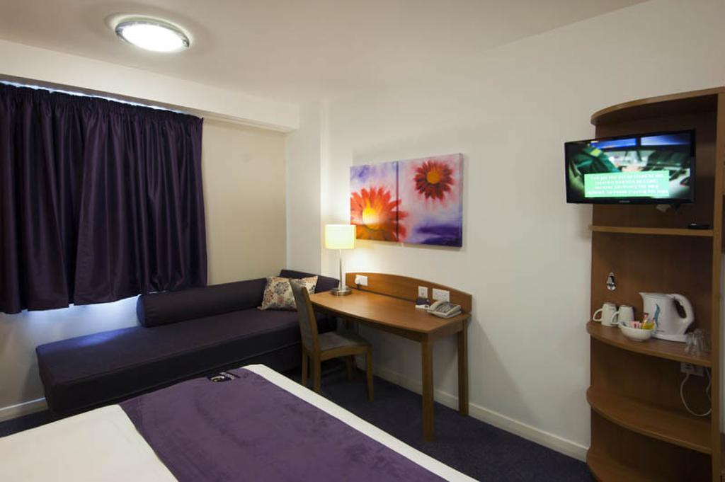 Premier Inn Derry / Londonderry Exteriör bild