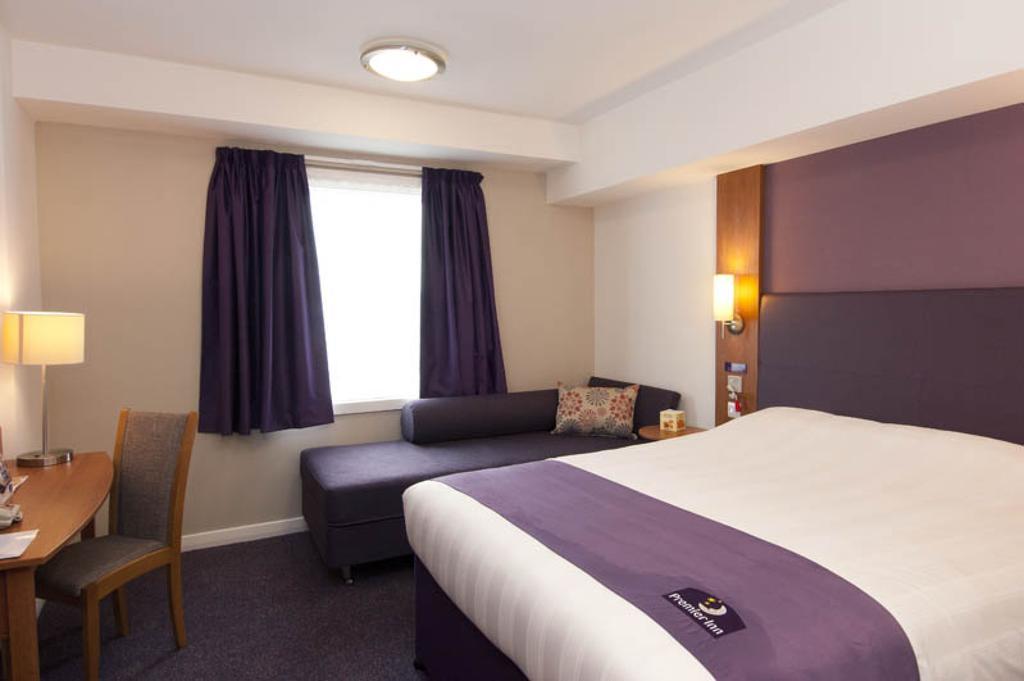 Premier Inn Derry / Londonderry Exteriör bild
