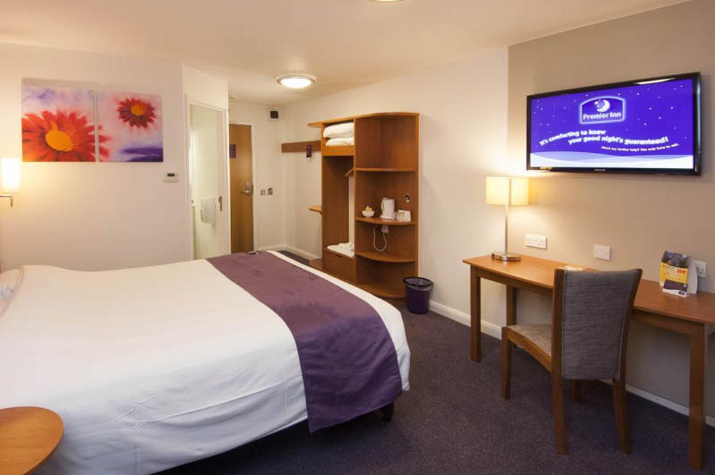 Premier Inn Derry / Londonderry Exteriör bild