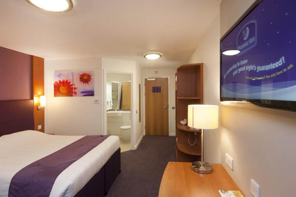 Premier Inn Derry / Londonderry Exteriör bild