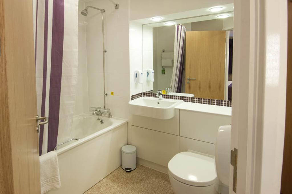 Premier Inn Derry / Londonderry Rum bild