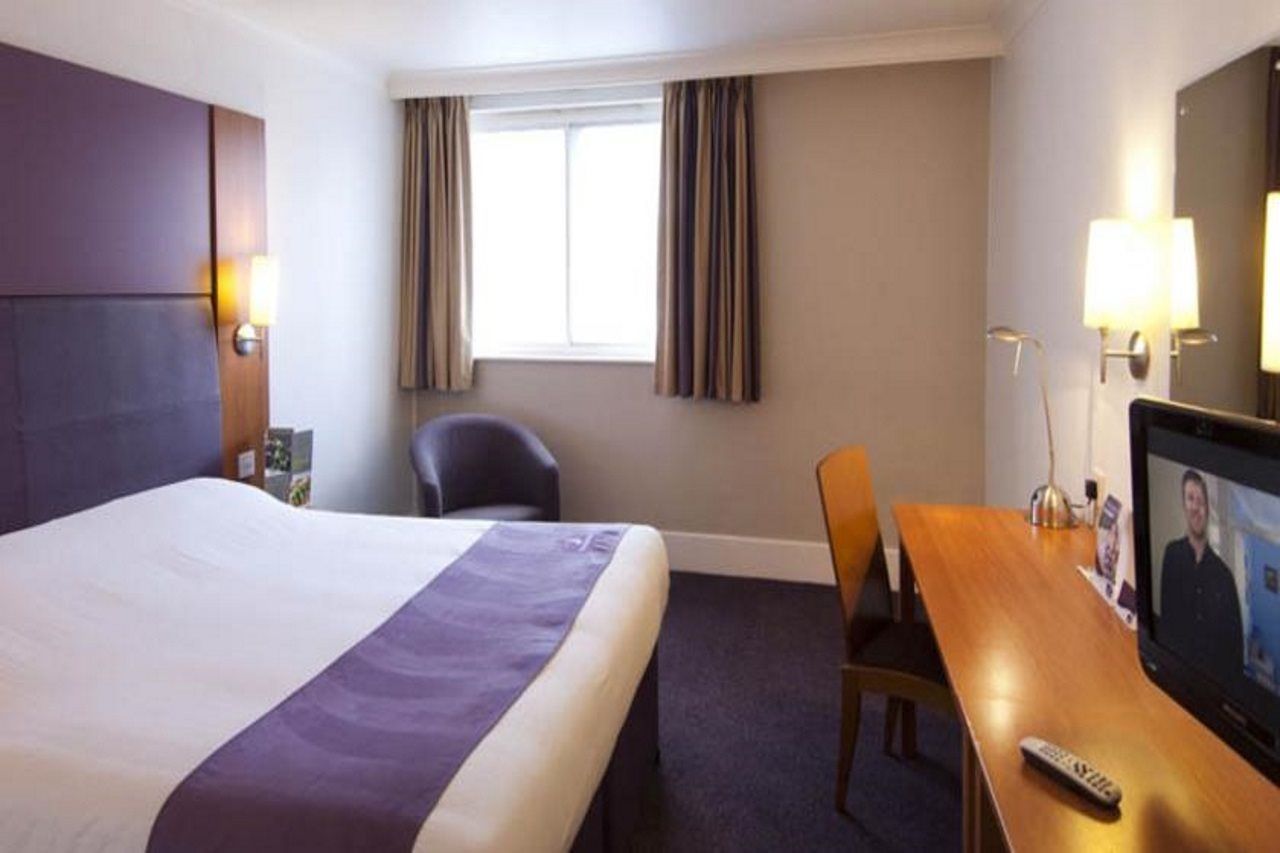 Premier Inn Derry / Londonderry Exteriör bild