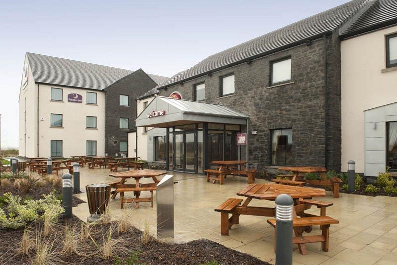 Premier Inn Derry / Londonderry Exteriör bild