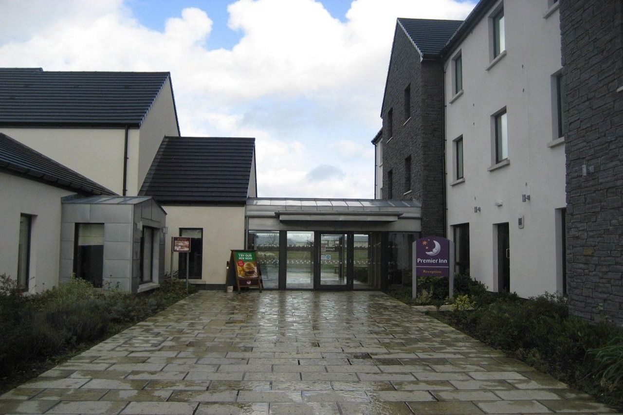 Premier Inn Derry / Londonderry Exteriör bild