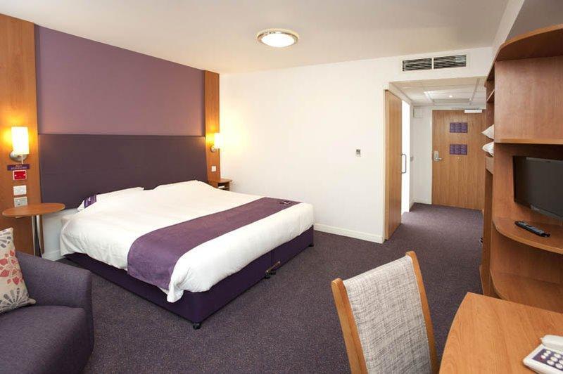 Premier Inn Derry / Londonderry Exteriör bild